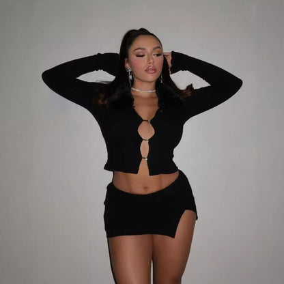 High-slit skirt and fur collar top – nightlife fashion