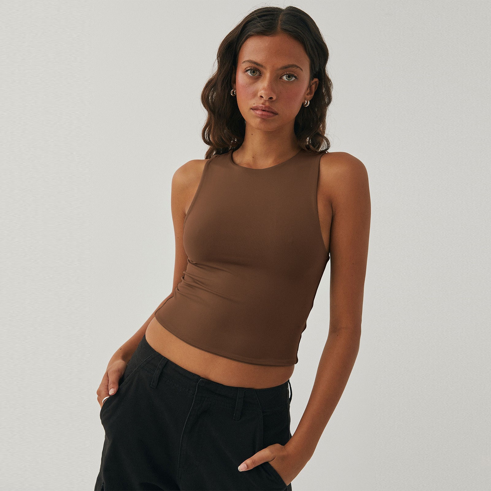 Women's cropped sleeveless vest in brown